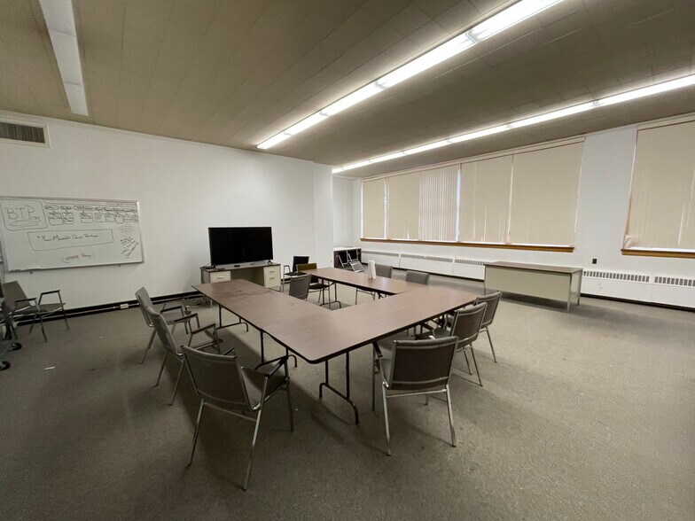 1236 Main St, Buffalo, NY for sale - Interior Photo - Image 2 of 4