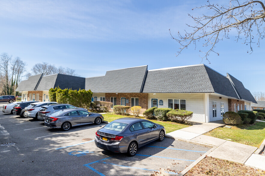 100 S Jersey Ave East Setauket, NY portfolio of 2 properties for sale on LoopNet.com - Primary Photo - Image 1 of 10