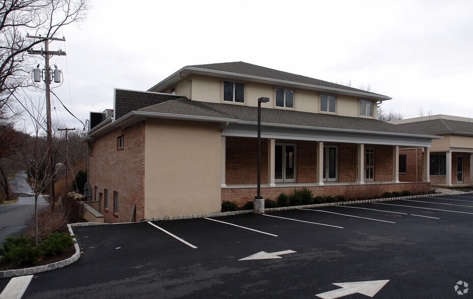 2 Tamarack Rd, Andover, NJ for sale - Primary Photo - Image 1 of 1