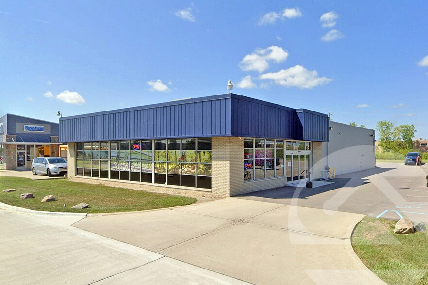 22720 Allen Rd, Trenton, MI for lease - Primary Photo - Image 1 of 1