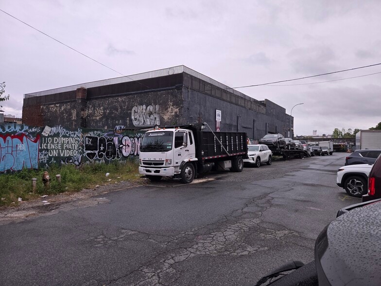 335 Moffat St, Brooklyn, NY for sale - Building Photo - Image 2 of 16