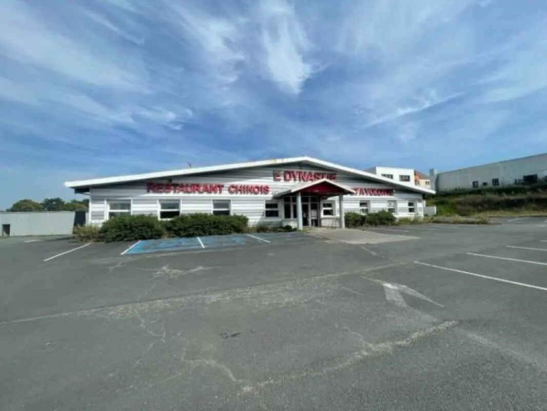 Retail in Barentin for sale Building Photo- Image 1 of 5