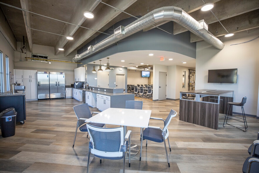 930 W 1st St, Fort Worth, TX for sale - Interior Photo - Image 2 of 9