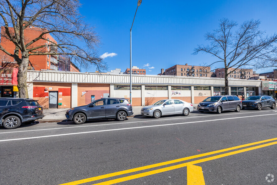 4415 Kissena Blvd, Flushing, NY for lease - Primary Photo - Image 1 of 6