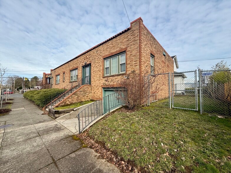 5402 SE Foster Rd, Portland, OR for sale - Building Photo - Image 2 of 7