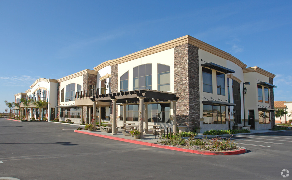 400 W Ventura Blvd, Camarillo, CA for lease - Primary Photo - Image 1 of 6