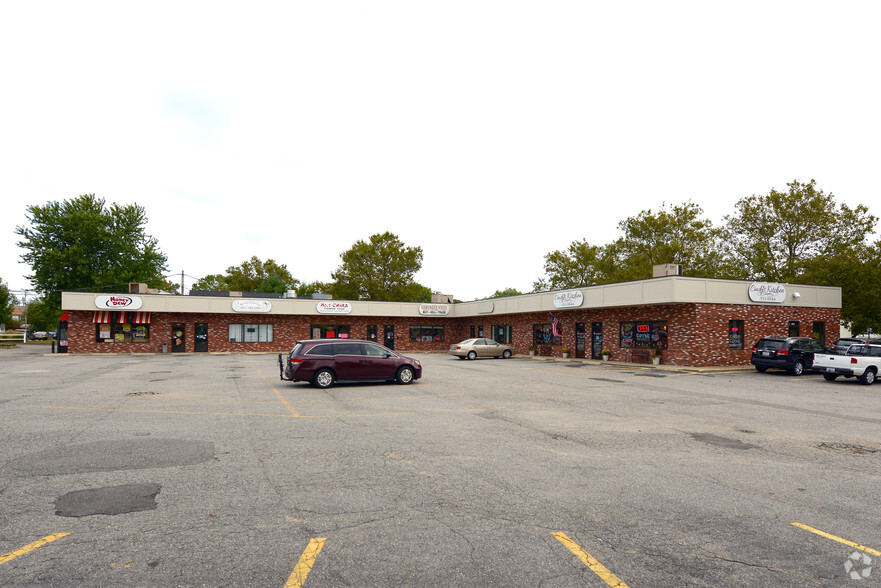 652-664 Bullocks Point Ave, Riverside, RI for sale - Primary Photo - Image 1 of 1