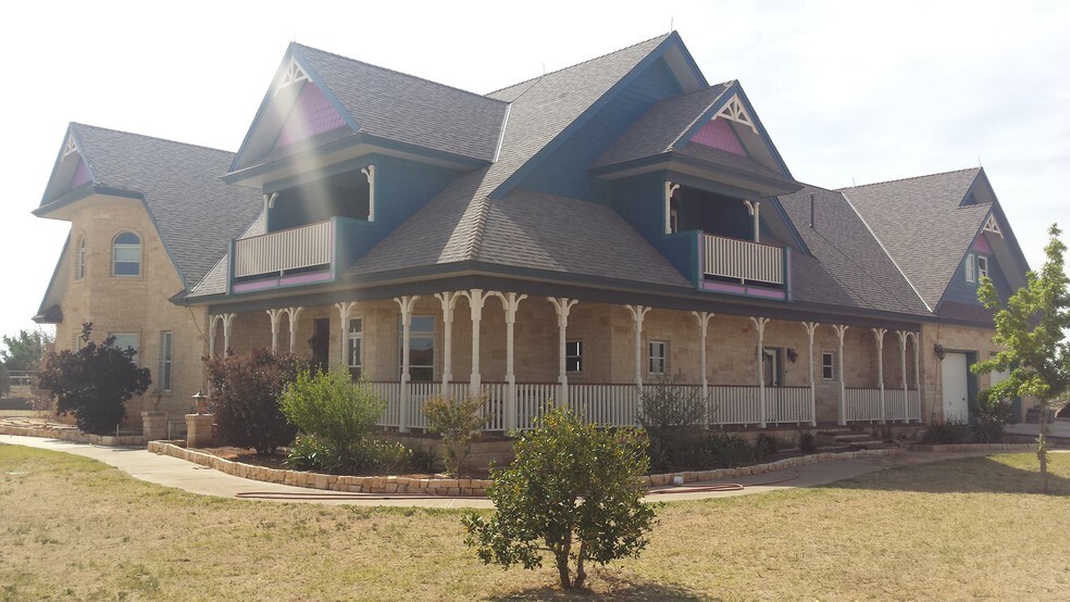 5523 Woodrow Rd, Lubbock, TX 79424