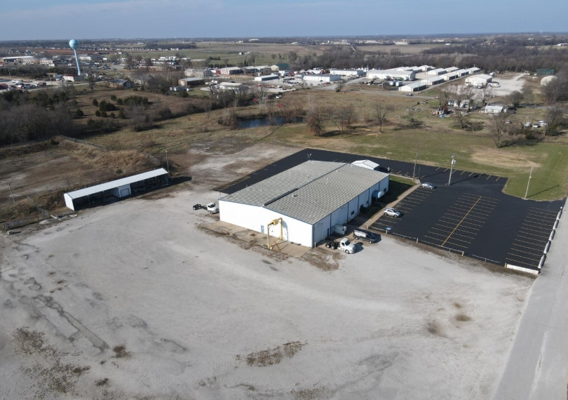 302 Thunder Rd, Duenweg, MO for lease - Building Photo - Image 1 of 8