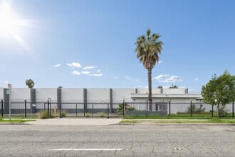 13501 S Main St, Los Angeles, CA for lease Interior Photo- Image 1 of 6
