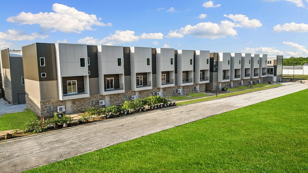 1982 S Razorback Rd, Fayetteville, AR for sale - Building Photo - Image 3 of 33