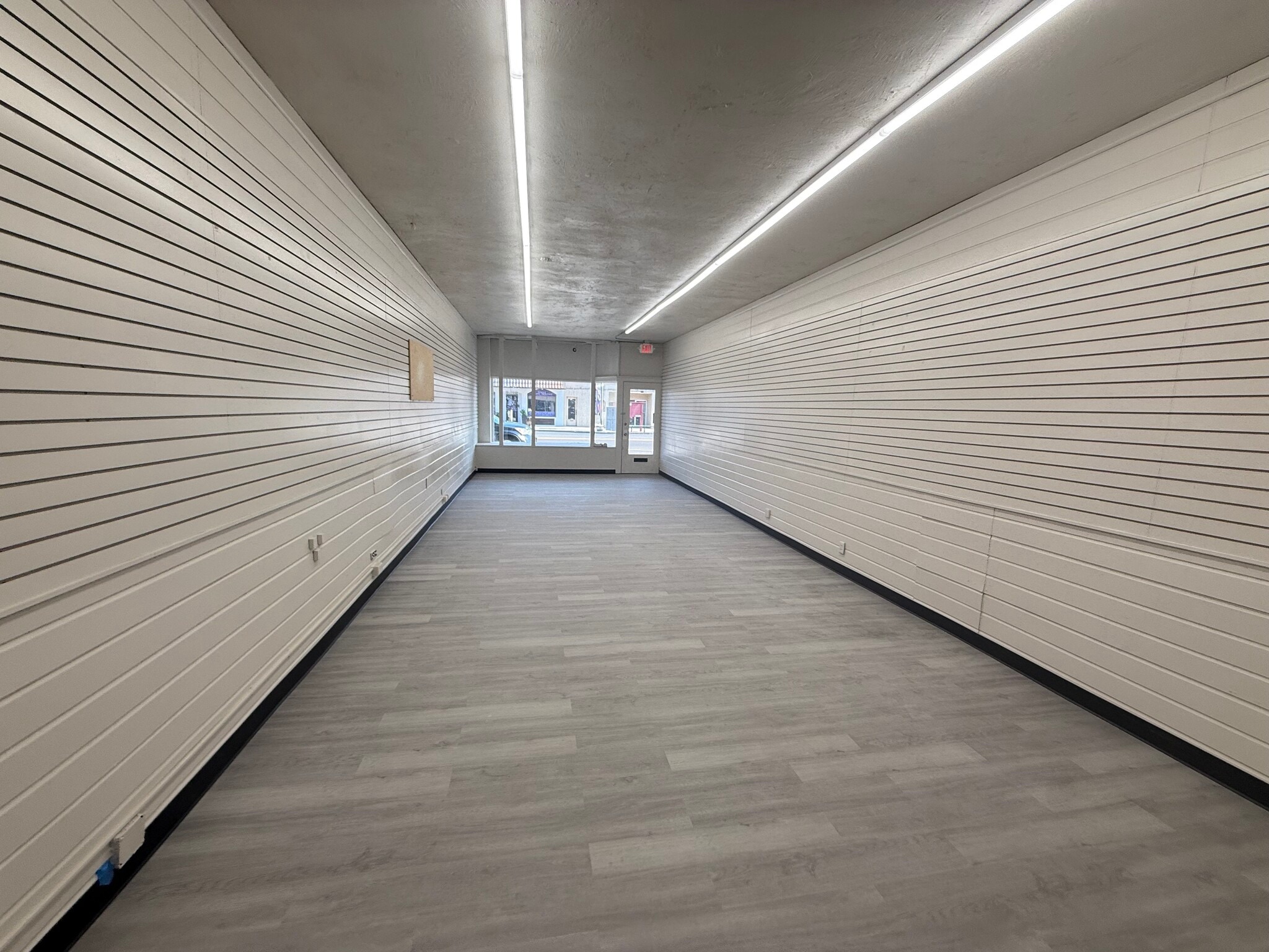 23 Basin St SW, Ephrata, WA for lease Interior Photo- Image 1 of 2