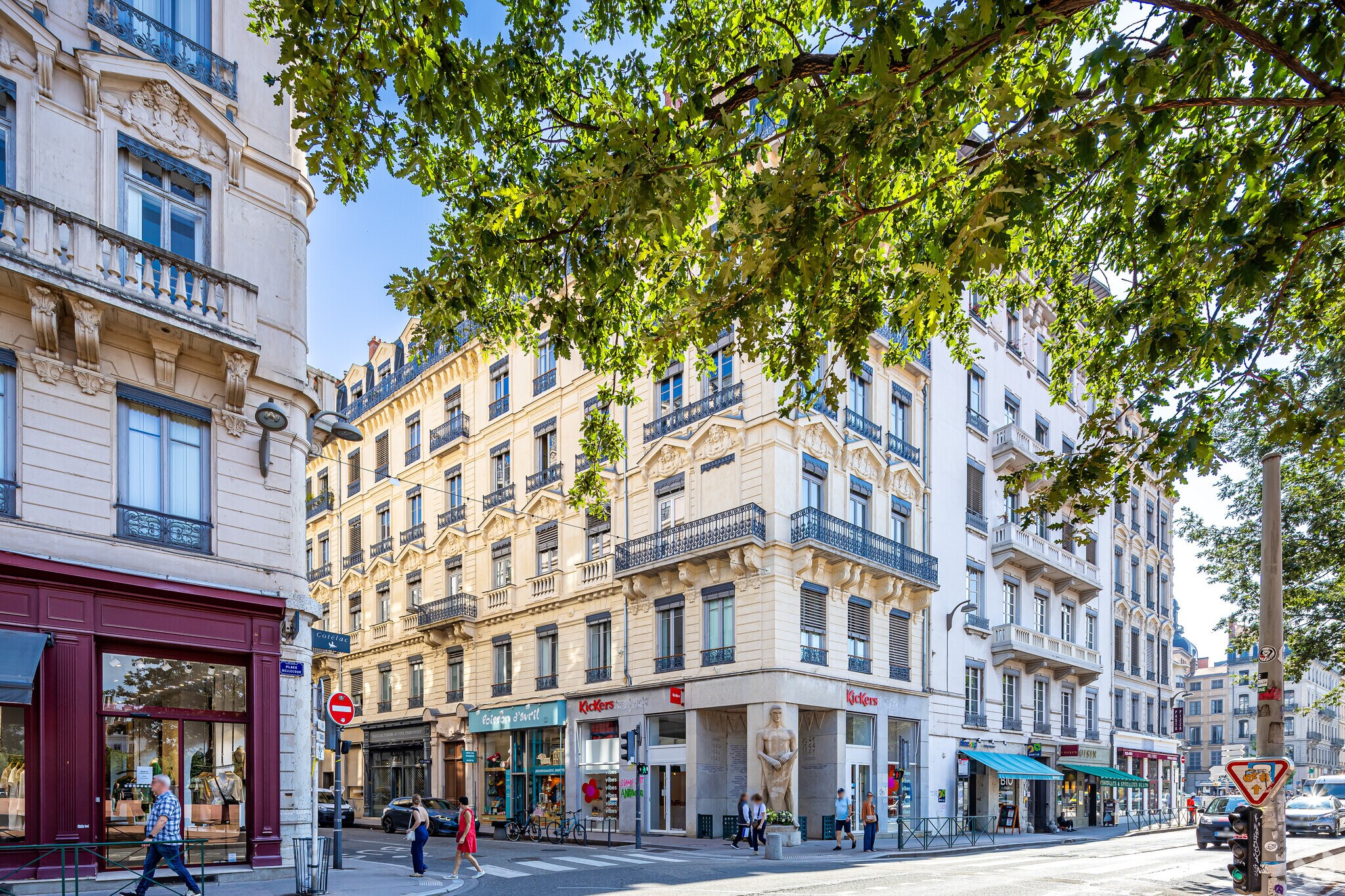 Office in Lyon for lease Primary Photo- Image 1 of 9