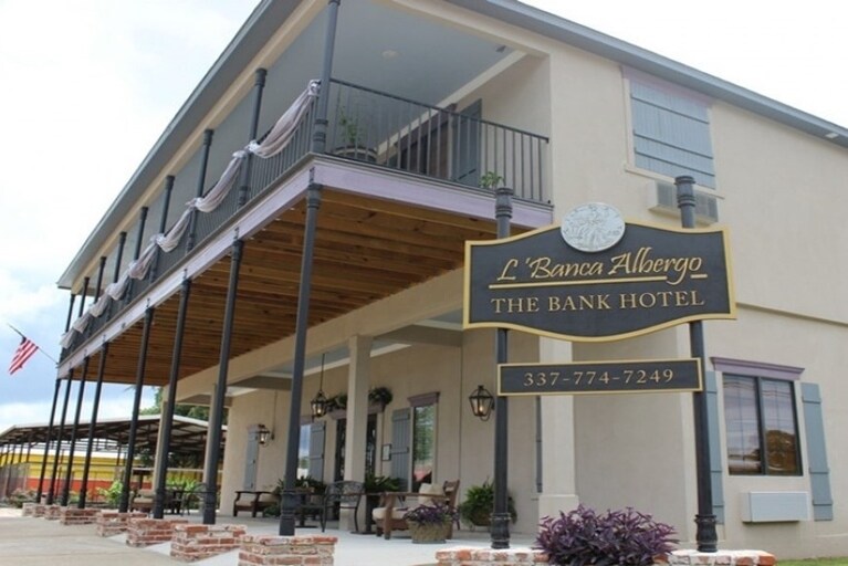 233 Arthur Ave, Lake Arthur, LA 70549