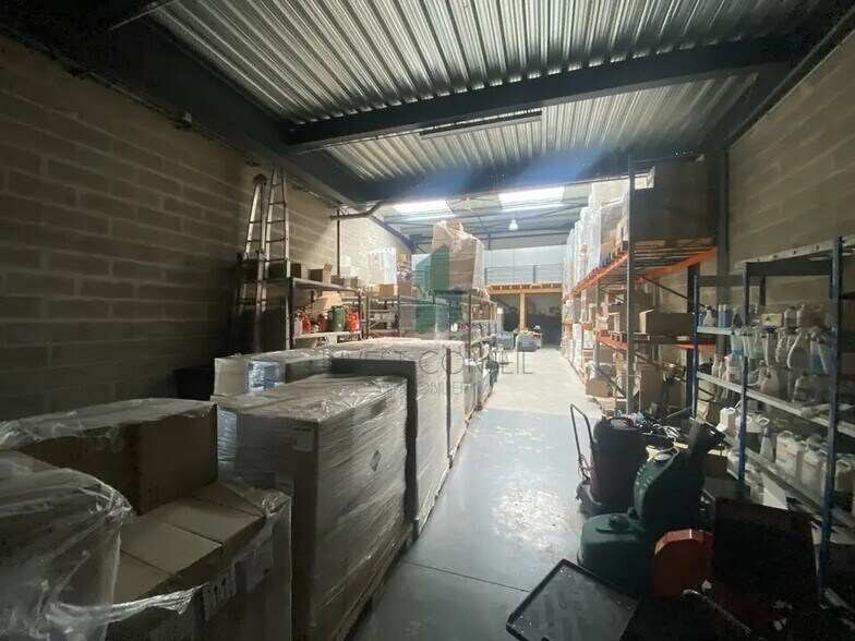 Flex in Frépillon for lease - Building Photo - Image 2 of 8