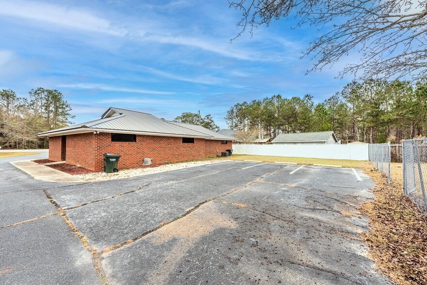 706 W Barnard St, Glennville, GA for sale - Building Photo - Image 3 of 40