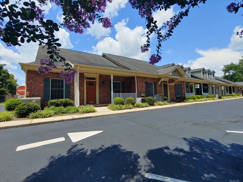 701 W Main St, Jamestown, NC for sale - Building Photo - Image 1 of 1