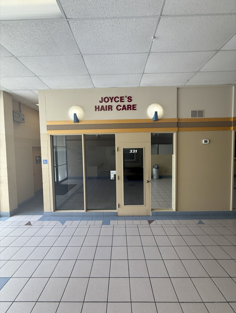 201 N Victory Dr, Mankato, MN for lease Interior Photo- Image 1 of 6