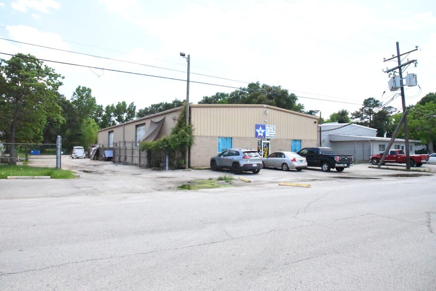 2608 Industrial Ln, Conroe, TX for sale - Building Photo - Image 1 of 1