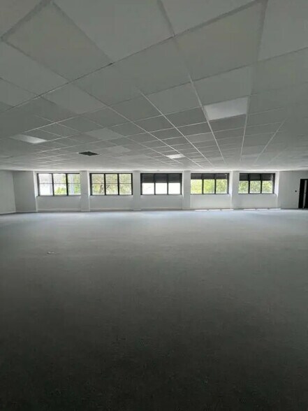 Retail in Labège for lease - Interior Photo - Image 3 of 5