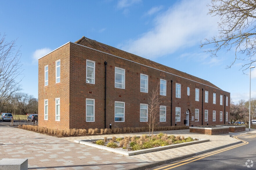 Eighth St, Didcot for sale - Primary Photo - Image 1 of 1