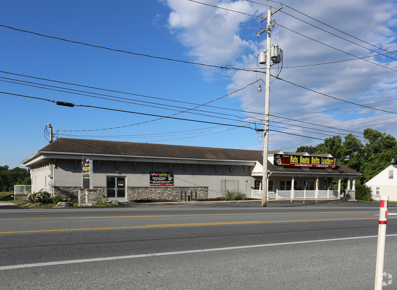 3000 Lincoln Hwy E, Paradise, PA for sale - Primary Photo - Image 1 of 1