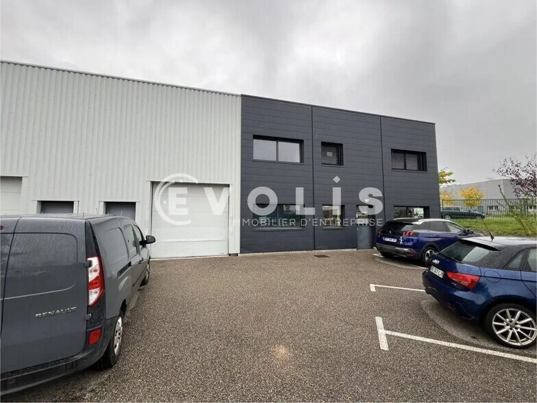 Flex in FLEURIEUX-SUR-L'ARBRESLE for sale - Building Photo - Image 1 of 7