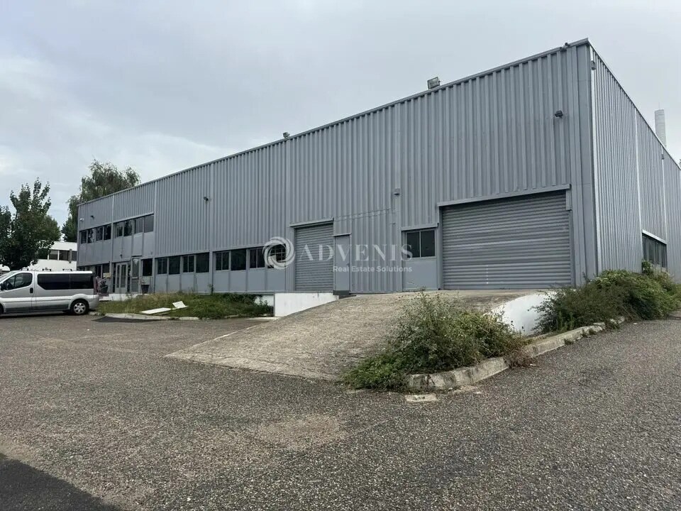 Flex in Sarcelles for lease Building Photo- Image 1 of 10
