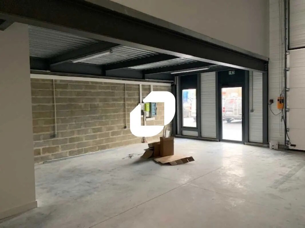 Flex in Beychac-et-Caillau for lease Interior Photo- Image 1 of 6