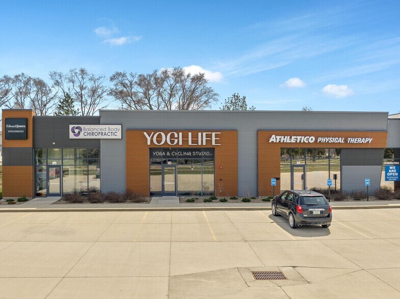 155 Cedar River Pky, Waverly, IA for sale - Primary Photo - Image 1 of 1