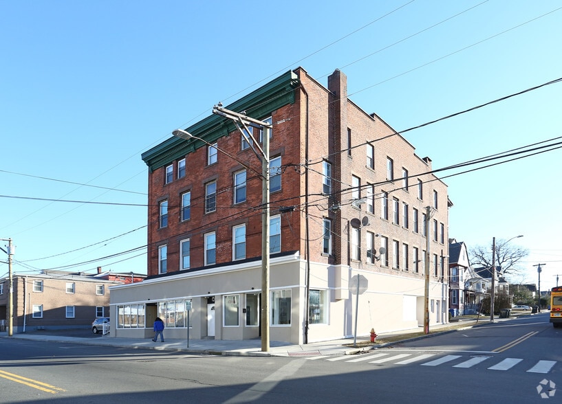 246 W Main St, Meriden, CT for sale - Building Photo - Image 2 of 12