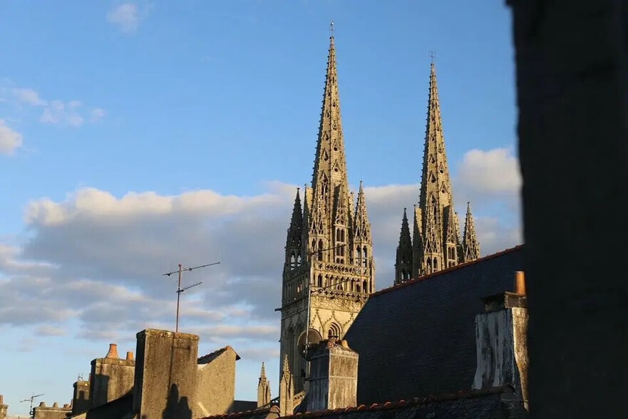 Retail in Quimper for lease - Building Photo - Image 1 of 1