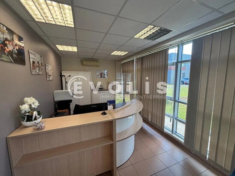 Office in Beauvais for lease - Interior Photo - Image 1 of 6