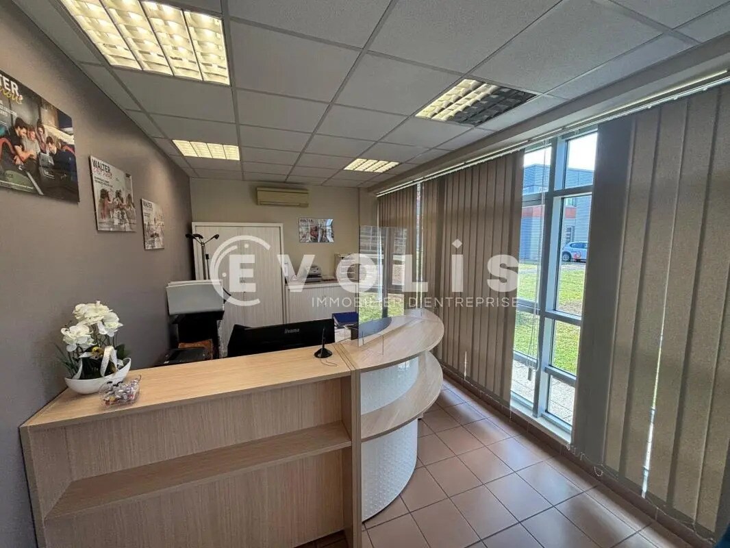 Office in Beauvais for lease Interior Photo- Image 1 of 7