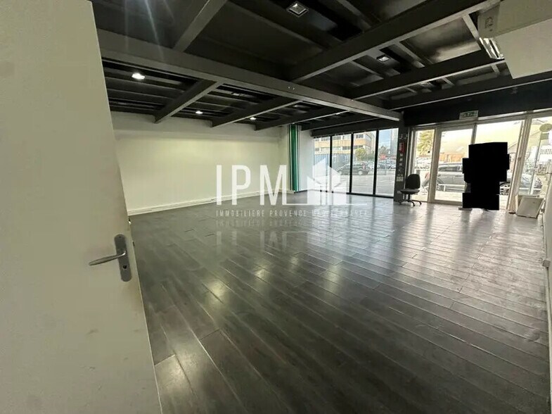 Retail in Aubagne for sale - Interior Photo - Image 3 of 5