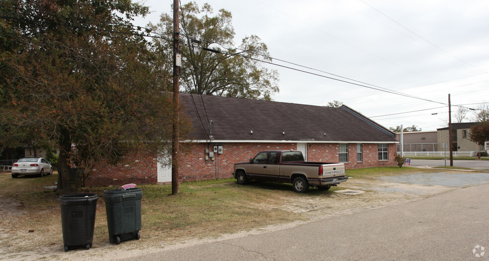 300 E Pine St, Ponchatoula, LA for sale - Building Photo - Image 2 of 2