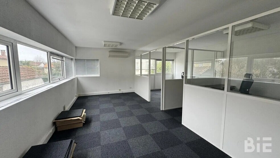 in Pessac for sale - Building Photo - Image 1 of 1