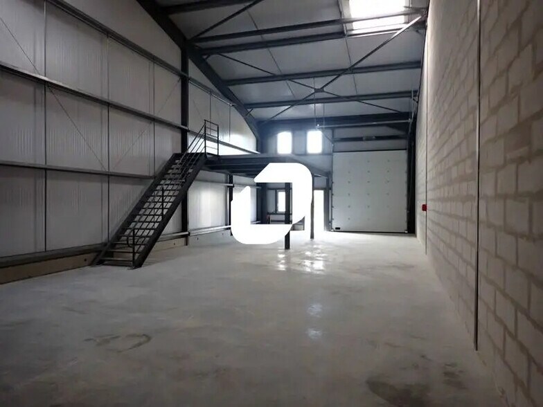 Industrial in Novillers for sale - Building Photo - Image 2 of 13