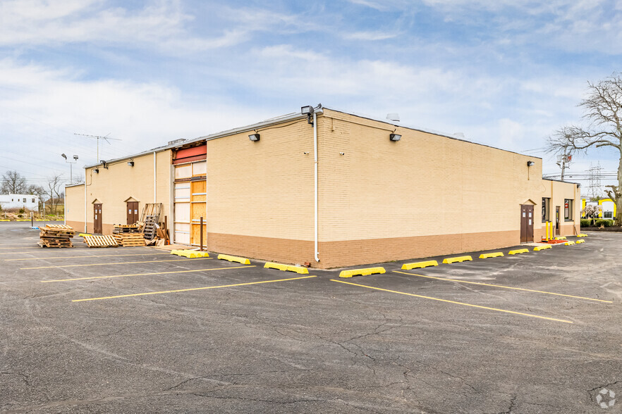 585 Broadhollow Rd, Melville, NY for lease - Building Photo - Image 3 of 6