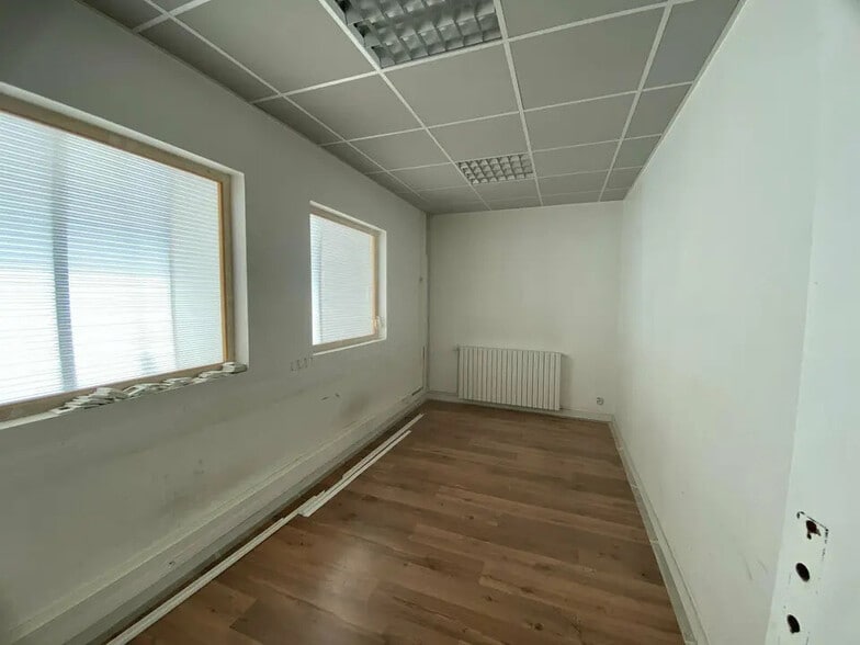 Office in Rillieux-la-Pape for lease - Interior Photo - Image 3 of 8