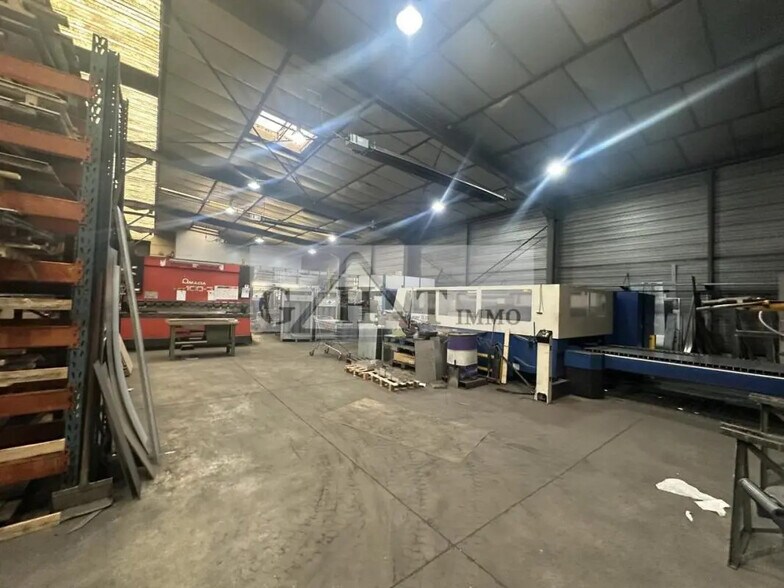 Industrial in Sartrouville for sale - Interior Photo - Image 1 of 6