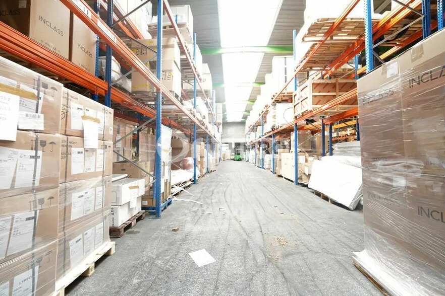 Office in Genas for lease - Building Photo - Image 3 of 9