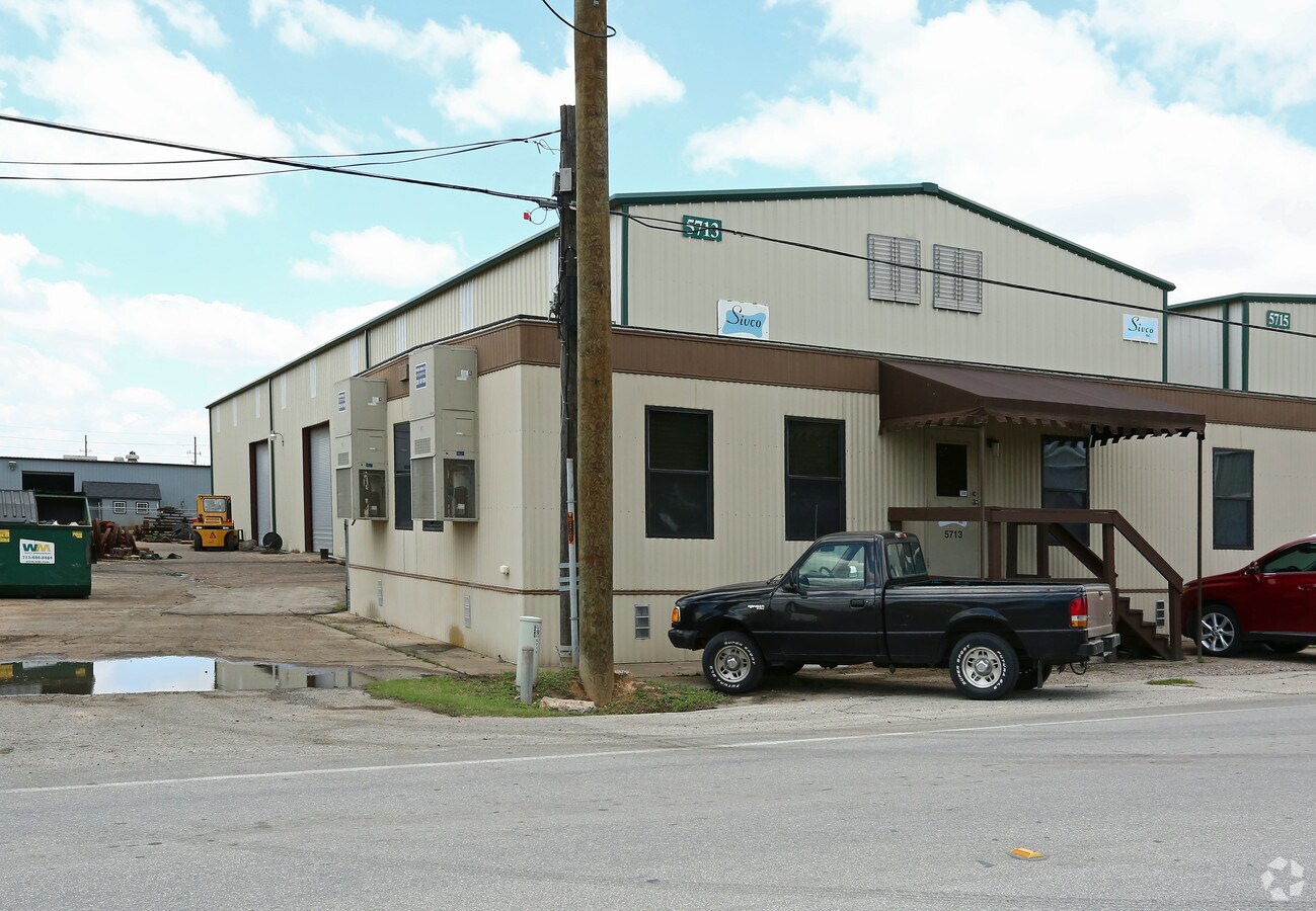 5713 Cunningham Rd, Houston, TX 77041