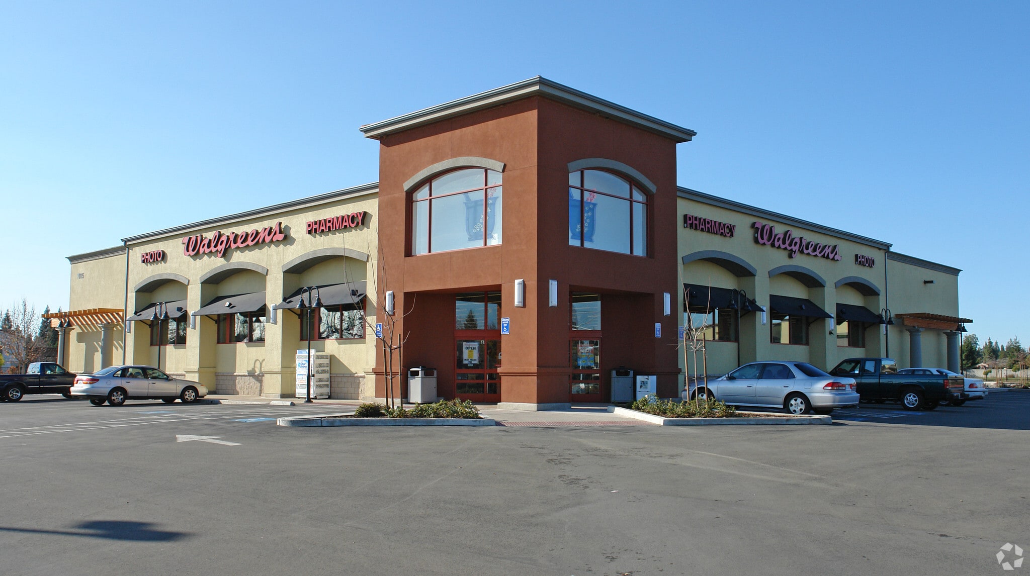 7015 N West Ave, Fresno, CA for lease Primary Photo- Image 1 of 12