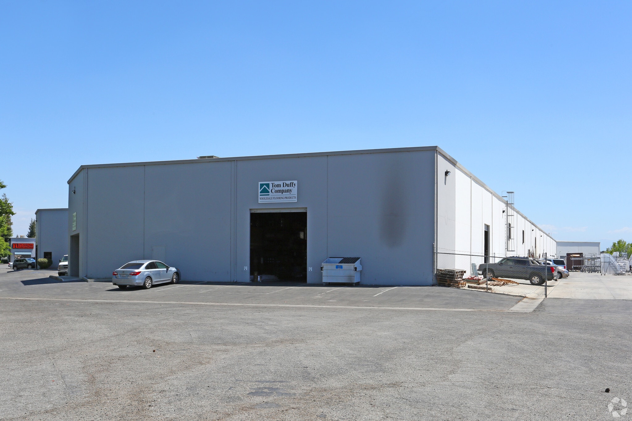 6901 District Blvd, Bakersfield, CA for lease Primary Photo- Image 1 of 9