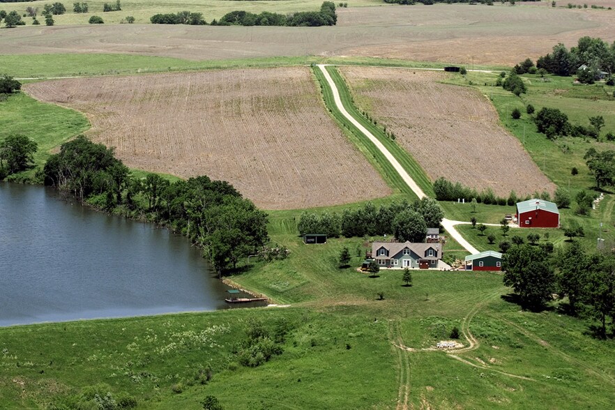 12567 122nd St, Oskaloosa, KS 66066