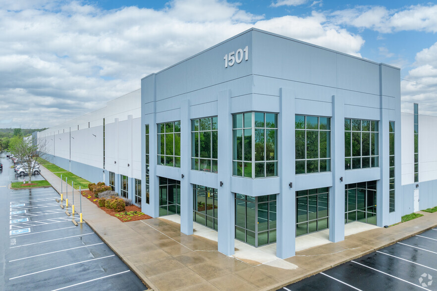 1501 Corporate Pl, La Vergne, TN for lease - Primary Photo - Image 1 of 4