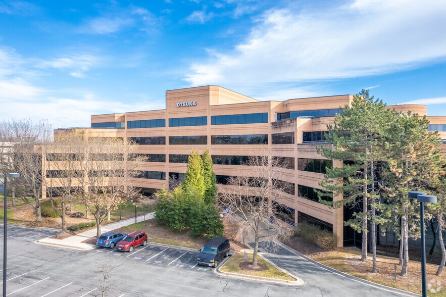 2440 Research Blvd, Rockville, MD for lease - Building Photo - Image 2 of 12