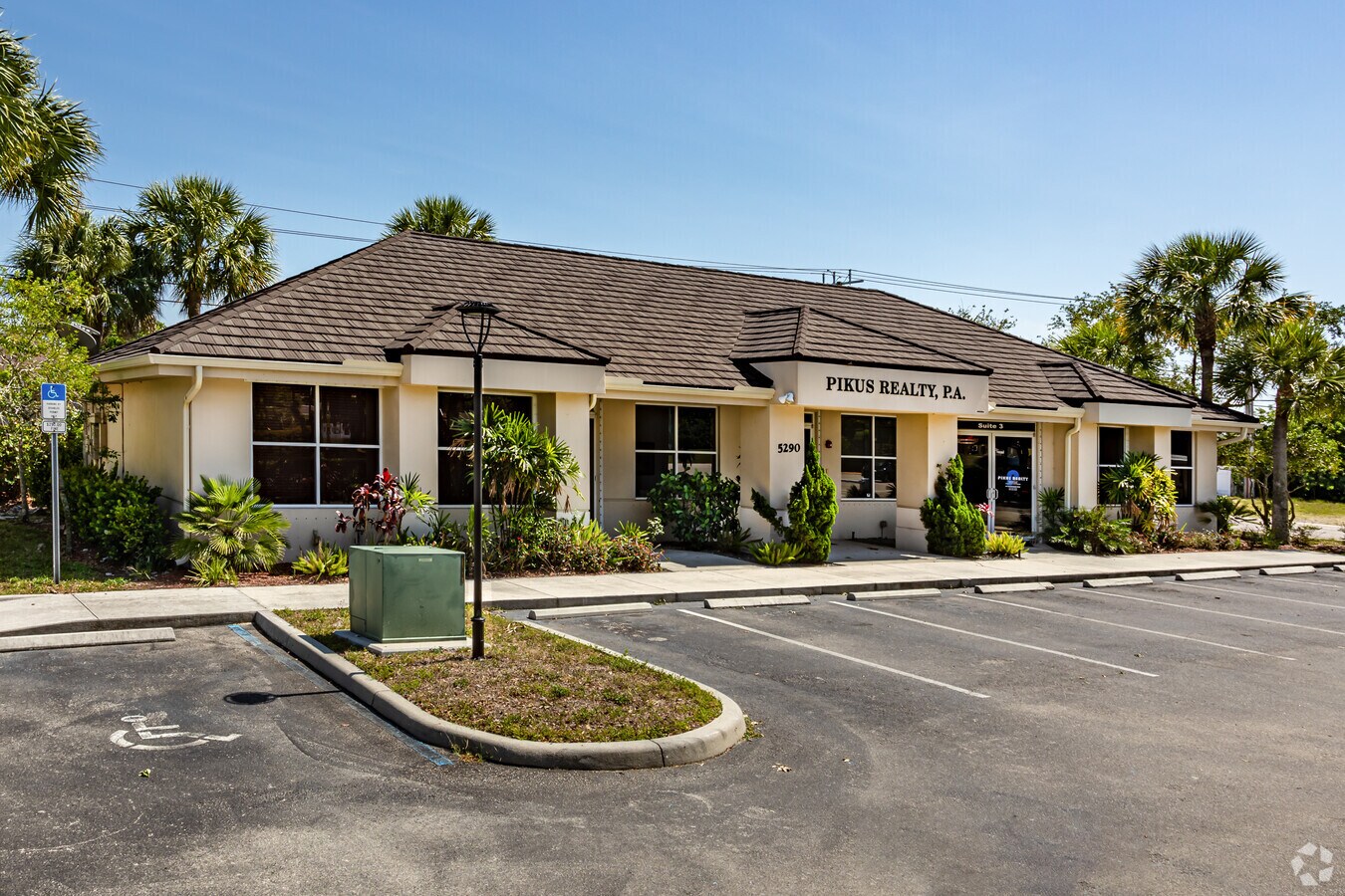 5290 Golden Gate Pky, Naples, FL 34116