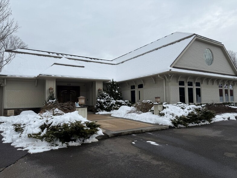 115 Huntingtown Rd, Newtown, CT for lease - Building Photo - Image 2 of 3